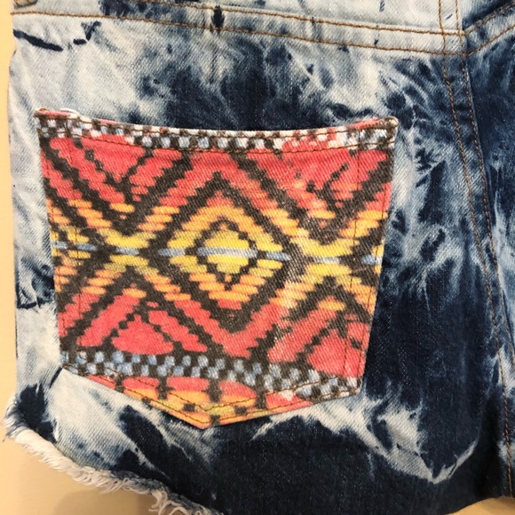 The Laundry Room Acid Wash High Waisted Shorts - Picture 2 of 7